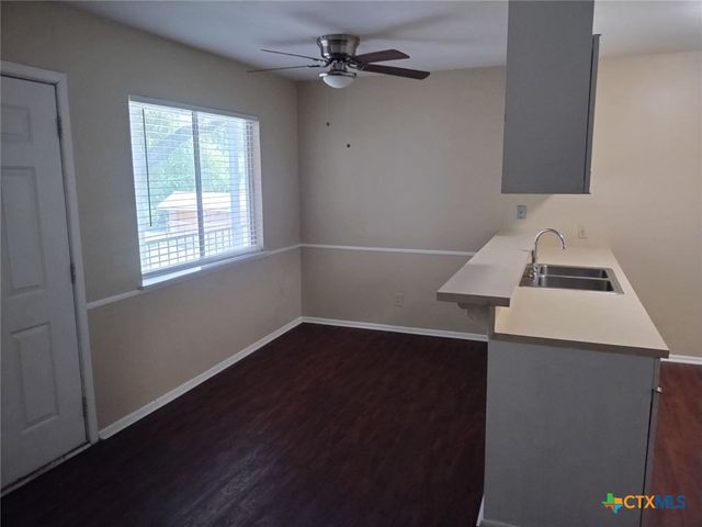 1120 N King Street 202, Seguin, TX 78155