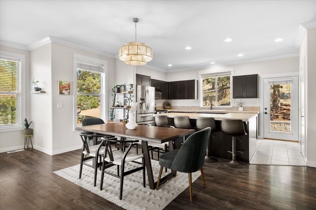 2106 NW Black Pines Place, Bend, OR 97703