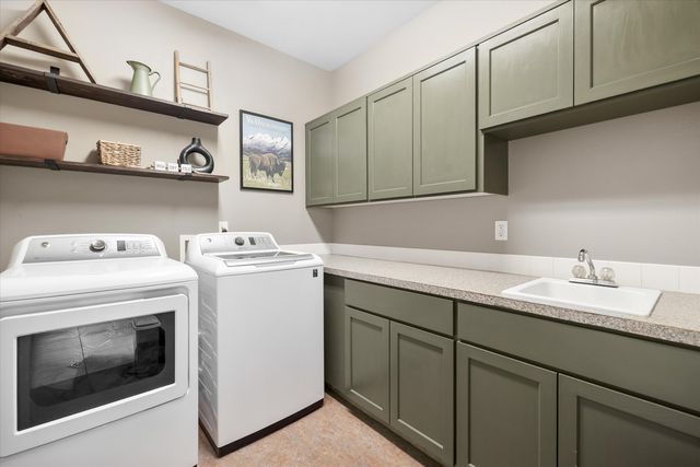 2106 NW Black Pines Place, Bend, OR 97703