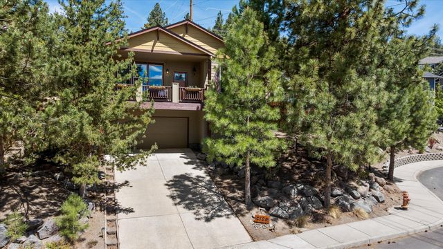 2106 NW Black Pines Place, Bend, OR 97703