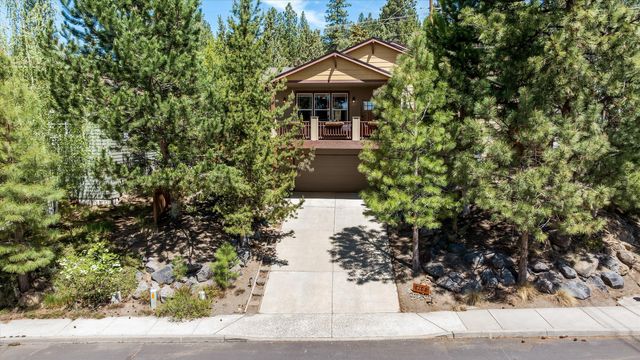 2106 NW Black Pines Place, Bend, OR 97703