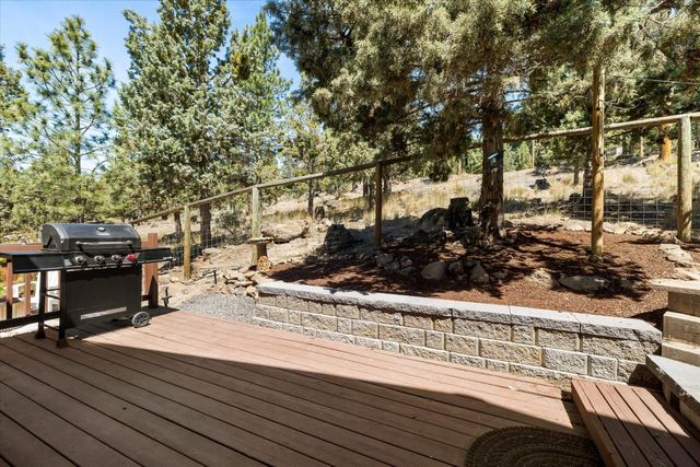 2106 NW Black Pines Place, Bend, OR 97703