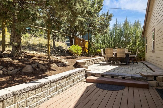 2106 NW Black Pines Place, Bend, OR 97703