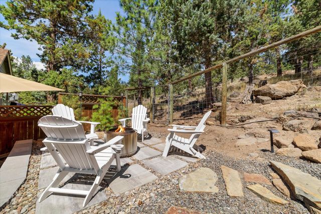 2106 NW Black Pines Place, Bend, OR 97703