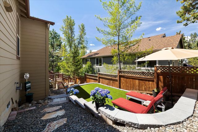 2106 NW Black Pines Place, Bend, OR 97703