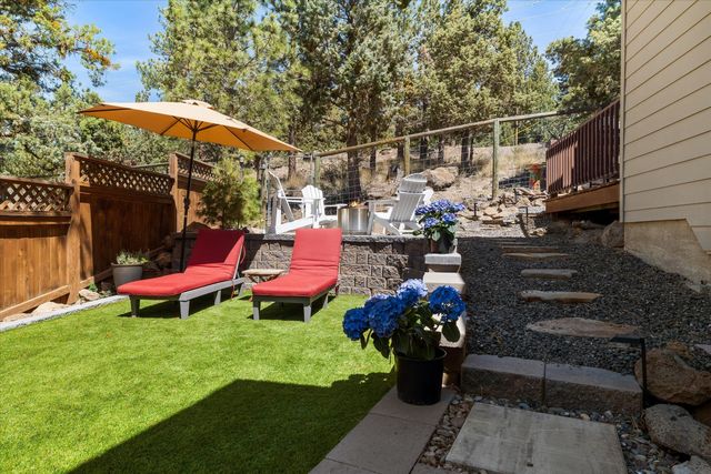 2106 NW Black Pines Place, Bend, OR 97703