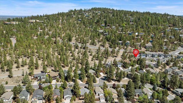 2106 NW Black Pines Place, Bend, OR 97703