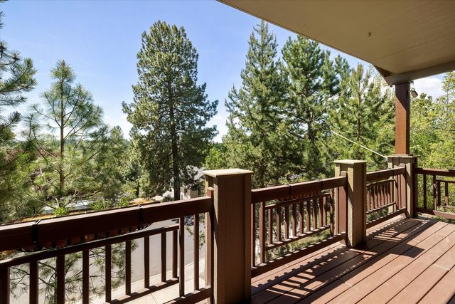 2106 NW Black Pines Place, Bend, OR 97703