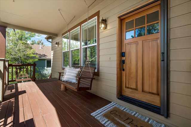 2106 NW Black Pines Place, Bend, OR 97703