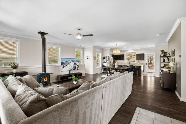 2106 NW Black Pines Place, Bend, OR 97703