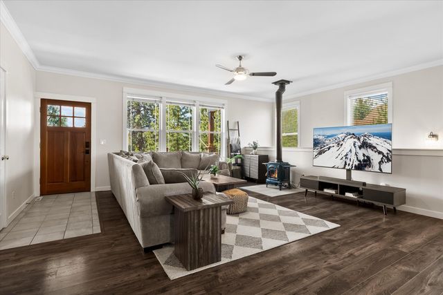 2106 NW Black Pines Place, Bend, OR 97703