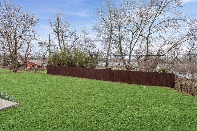 3507 Ruysser Road, Kansas City, MO 64137