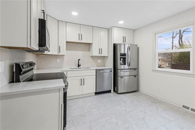 3507 Ruysser Road, Kansas City, MO 64137