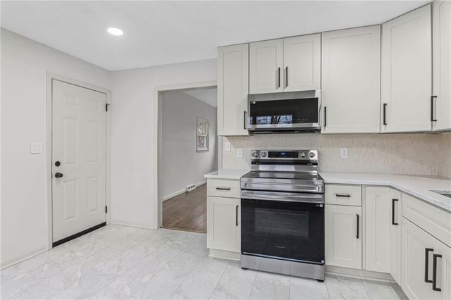 3507 Ruysser Road, Kansas City, MO 64137