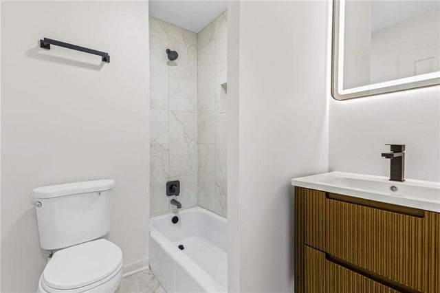 3507 Ruysser Road, Kansas City, MO 64137