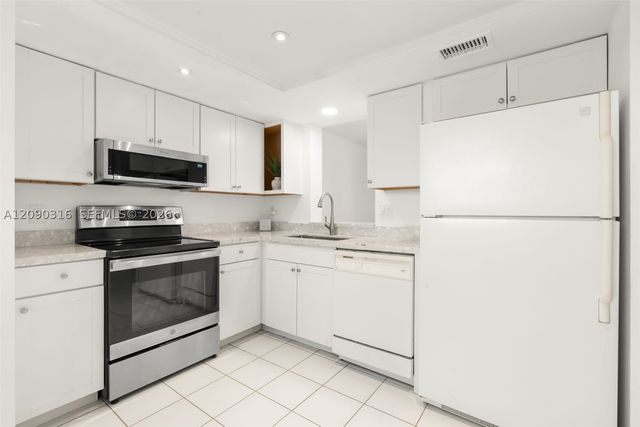 7684 NW 18th St 404, Margate, FL 33063