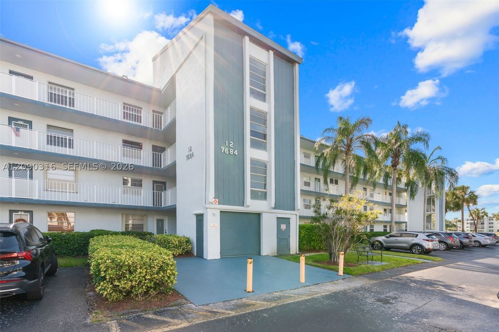 7684 NW 18th St 404, Margate, FL 33063