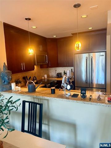 102 Nelson Court O102, Edgewater, NJ 07020
