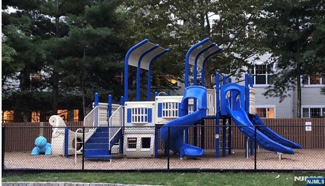 102 Nelson Court O102, Edgewater, NJ 07020