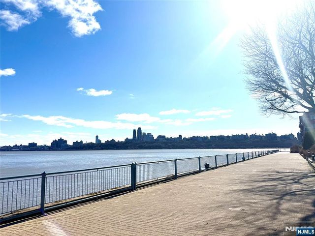 102 Nelson Court O102, Edgewater, NJ 07020