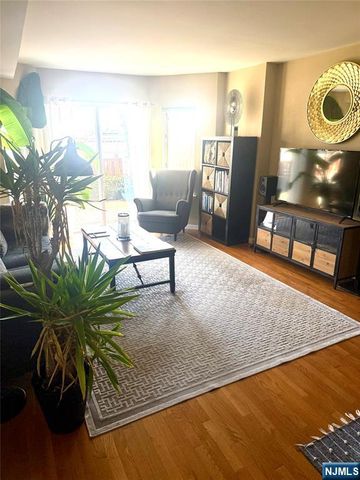 102 Nelson Court O102, Edgewater, NJ 07020