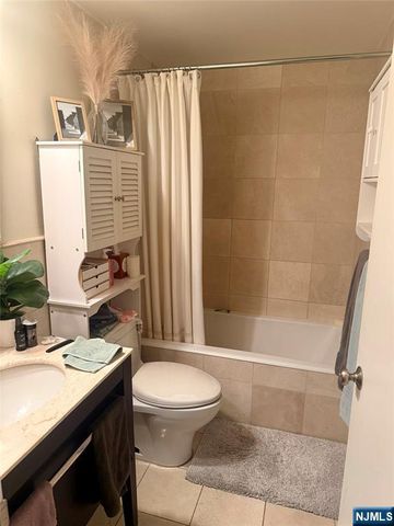 102 Nelson Court O102, Edgewater, NJ 07020