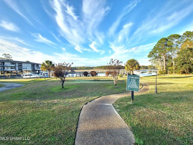 3230 Cumberland Road, 42, Ocean Springs, MS 39564