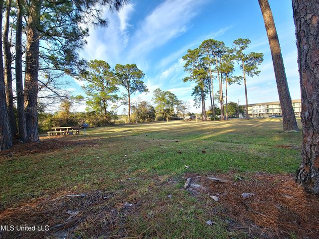3230 Cumberland Road, 42, Ocean Springs, MS 39564