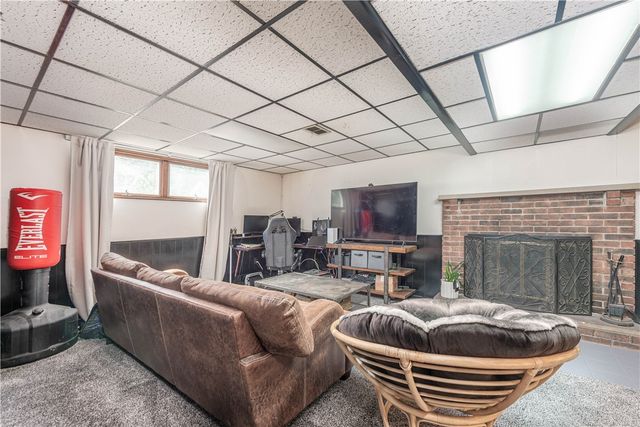 15 Watson St, Leet Twp, PA 15143