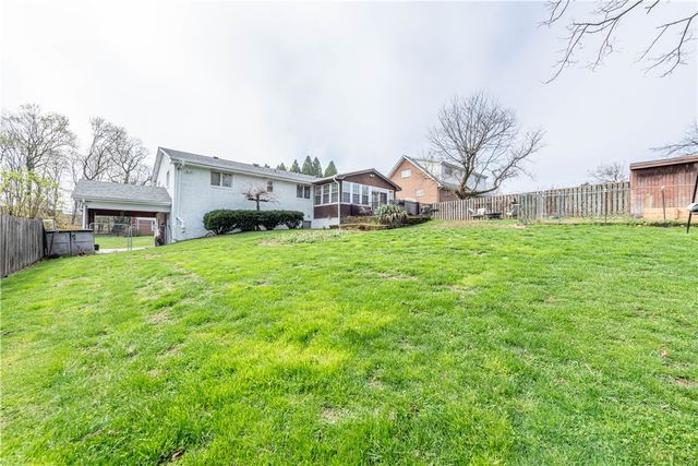 15 Watson St, Leet Twp, PA 15143