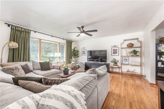 15 Watson St, Leet Twp, PA 15143