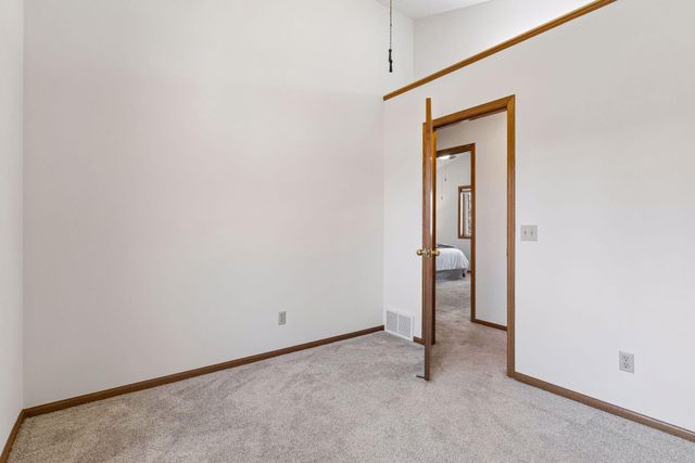 1011 Boston Hill Road, Eagan, MN 55123