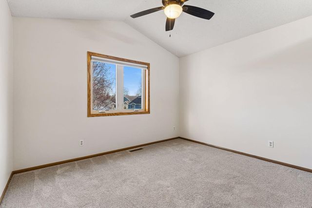 1011 Boston Hill Road, Eagan, MN 55123