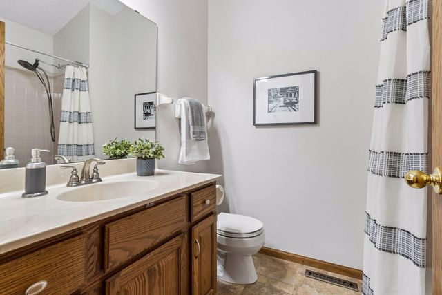 1011 Boston Hill Road, Eagan, MN 55123