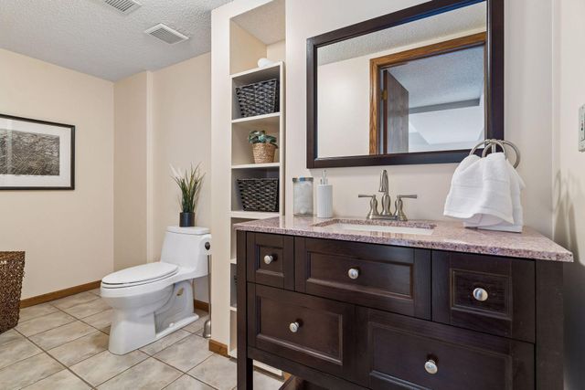 1011 Boston Hill Road, Eagan, MN 55123