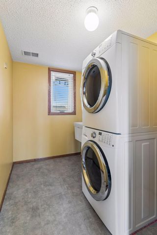 1011 Boston Hill Road, Eagan, MN 55123