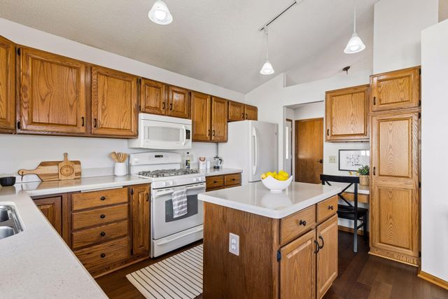 1011 Boston Hill Road, Eagan, MN 55123