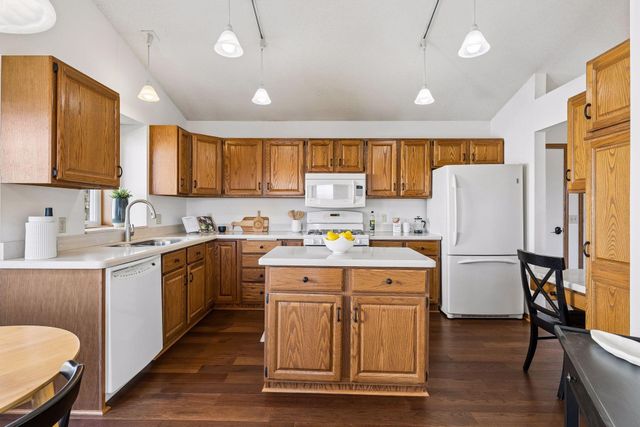 1011 Boston Hill Road, Eagan, MN 55123