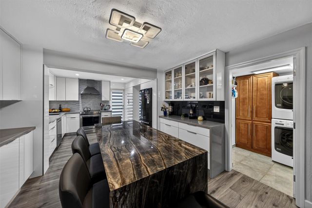 918 NE 4th Street, Hallandale Beach, FL 33009