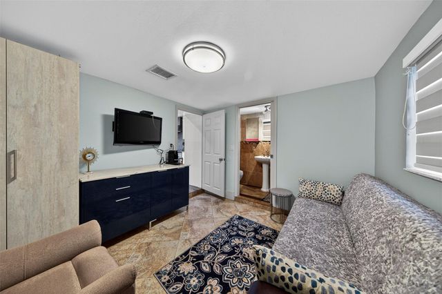 918 NE 4th Street, Hallandale Beach, FL 33009