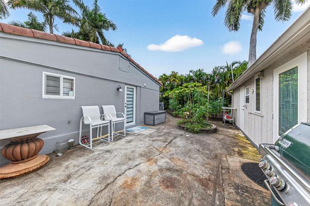 918 NE 4th Street, Hallandale Beach, FL 33009