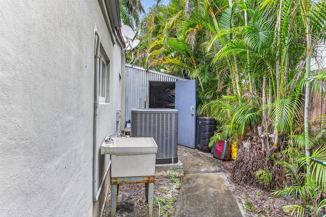 918 NE 4th Street, Hallandale Beach, FL 33009