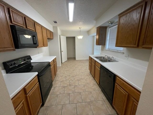 5800 Stone Meadow Lane, Fort Worth, TX 76179