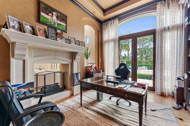 135 W Bears Club Drive, Jupiter, FL 33477