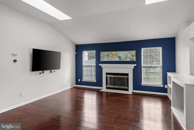 8 QUINCY MANOR LN, Burlington, NJ 08016