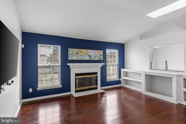 8 QUINCY MANOR LN, Burlington, NJ 08016
