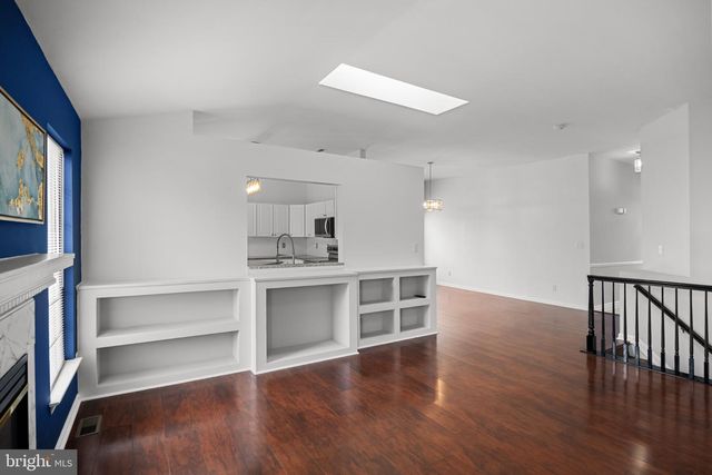 8 QUINCY MANOR LN, Burlington, NJ 08016