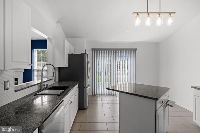 8 QUINCY MANOR LN, Burlington, NJ 08016