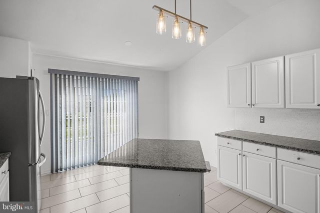 8 QUINCY MANOR LN, Burlington, NJ 08016