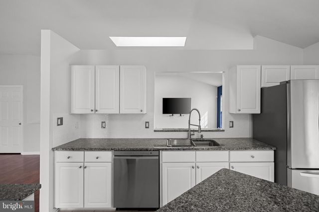 8 QUINCY MANOR LN, Burlington, NJ 08016